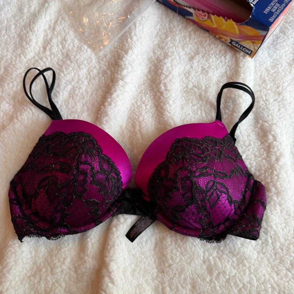 Victoria's Secret Very Sexy Plunge Push-Up Bra Magenta 34D